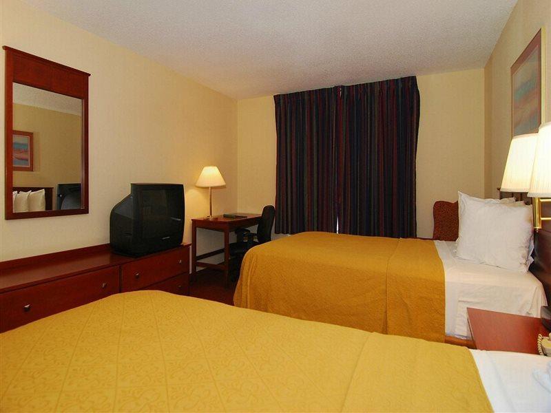 Baymont By Wyndham Indianapolis East Hotel Exterior photo