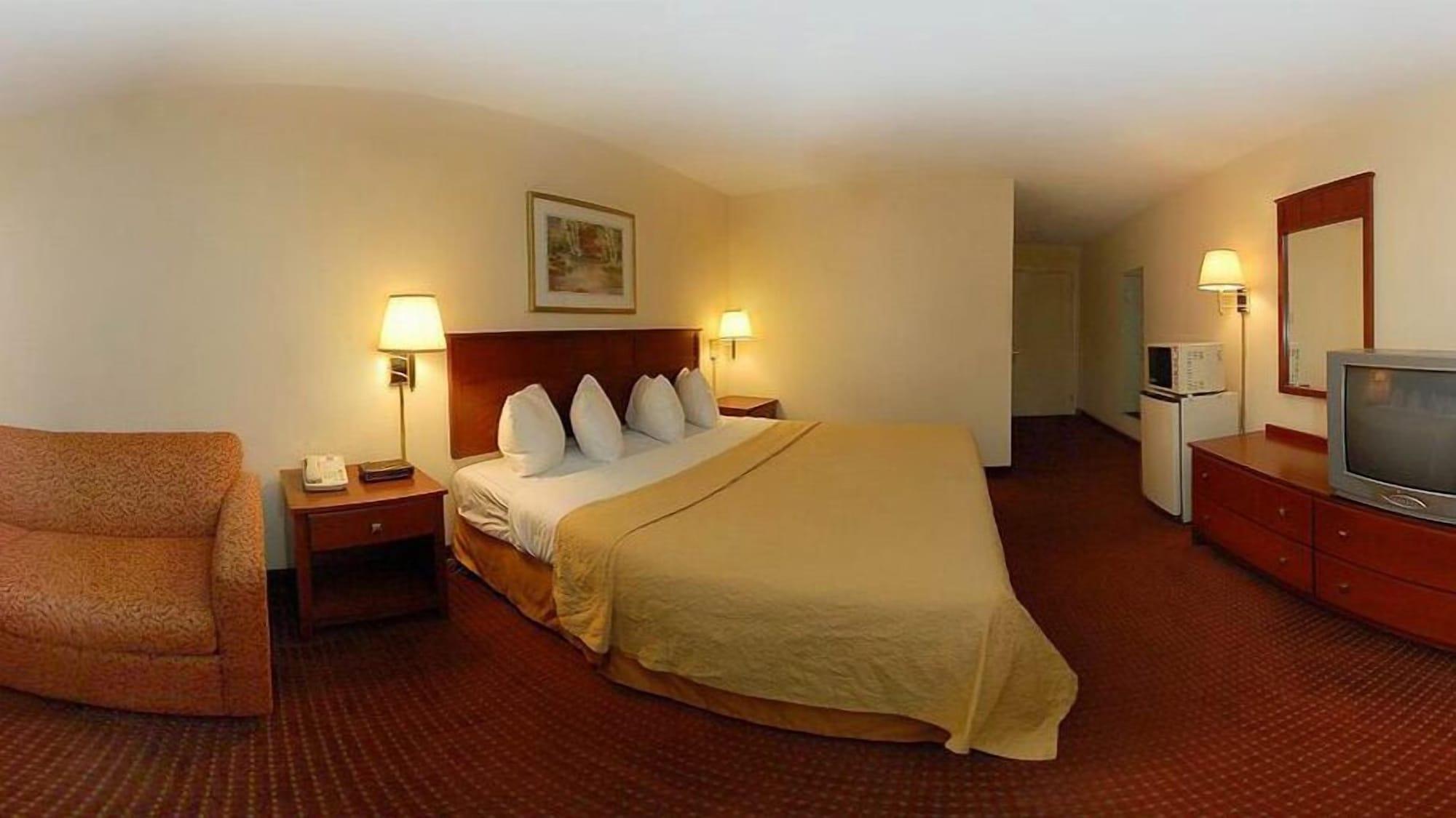 Baymont By Wyndham Indianapolis East Hotel Exterior photo