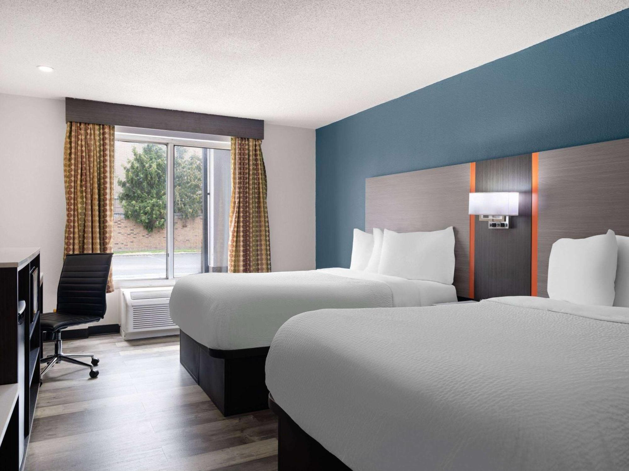 Baymont By Wyndham Indianapolis East Hotel Exterior photo
