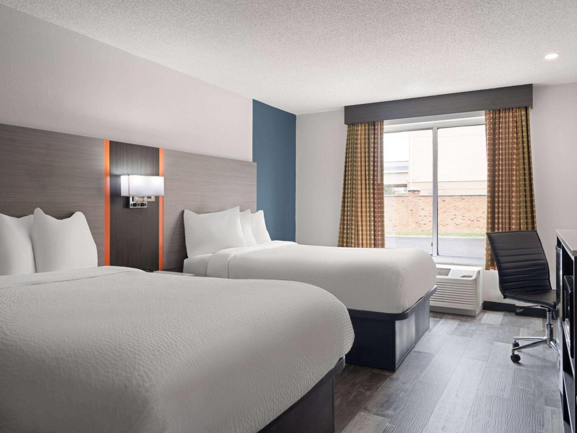 Baymont By Wyndham Indianapolis East Hotel Exterior photo