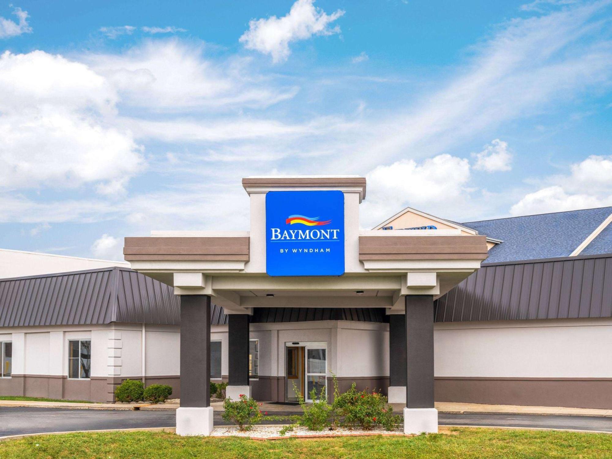 Baymont By Wyndham Indianapolis East Hotel Exterior photo