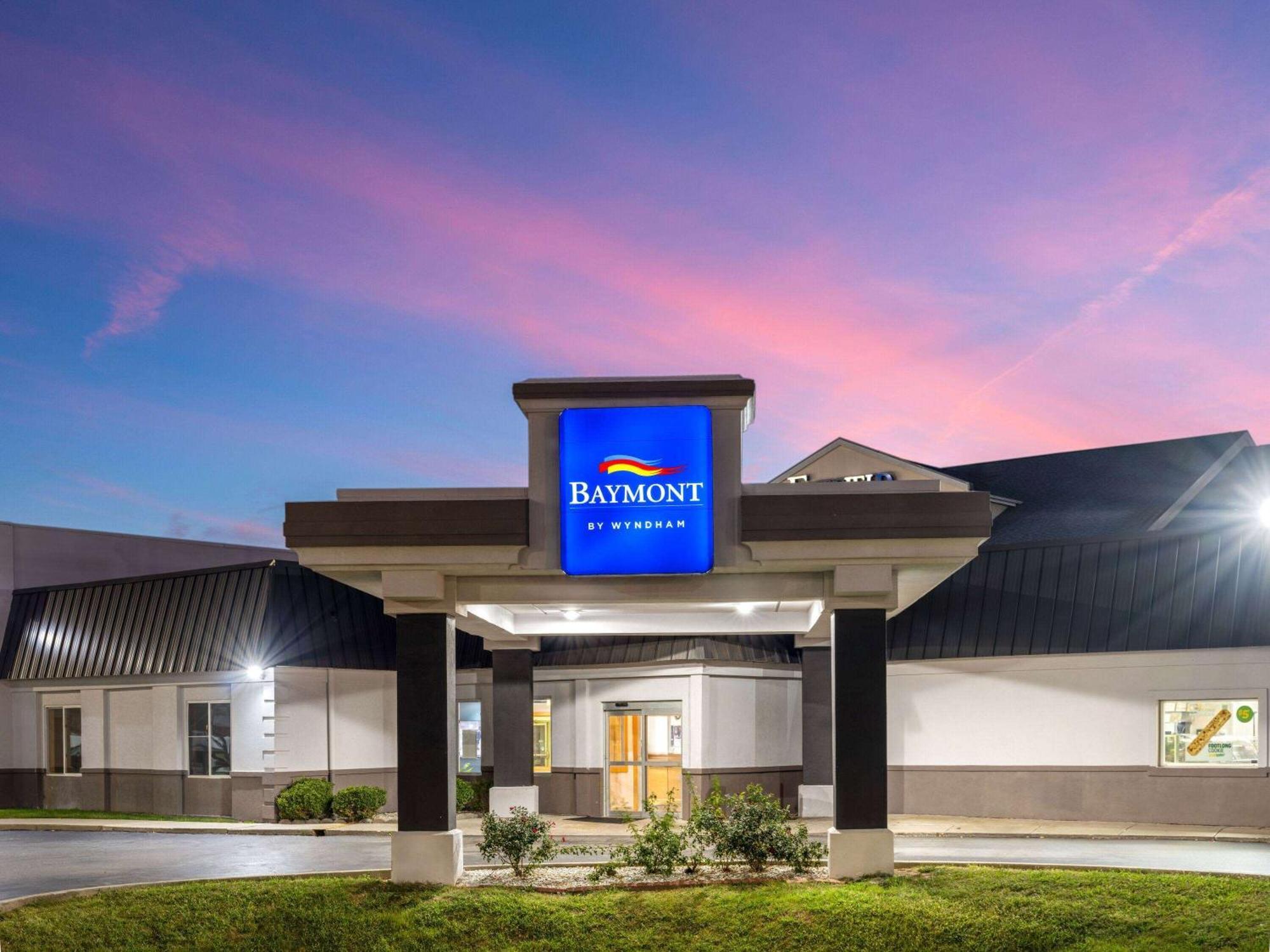 Baymont By Wyndham Indianapolis East Hotel Exterior photo